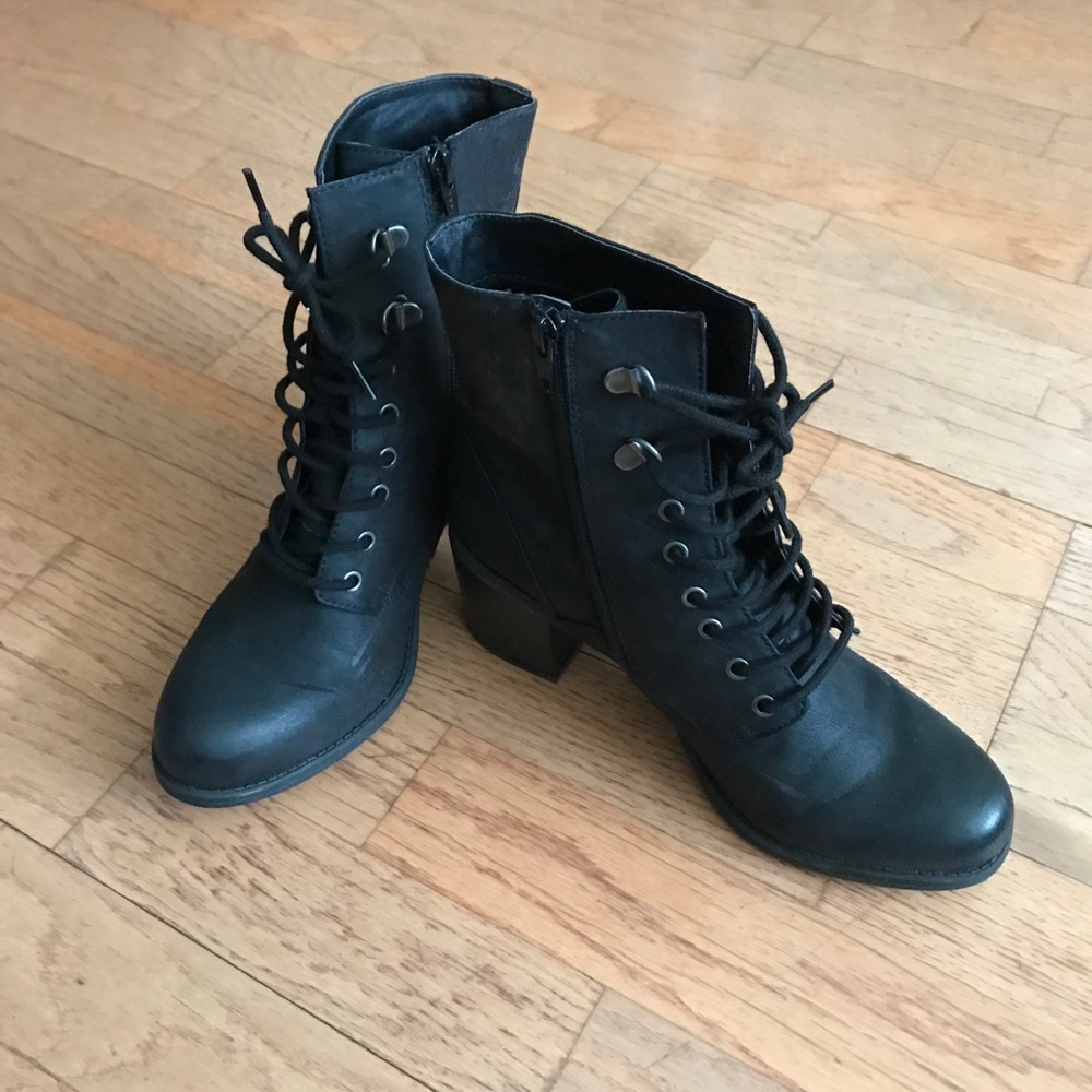 Dorian tailored ankle bootie/White Mountain Shoes.